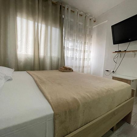 Downtown Modern Studio Apartment Тирана Екстер'єр фото