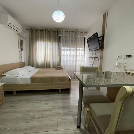 Downtown Modern Studio Apartment Тирана Екстер'єр фото