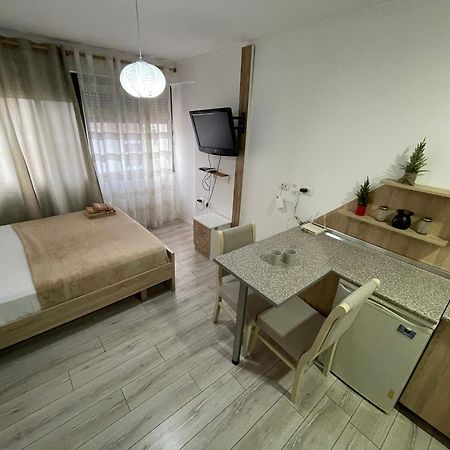 Downtown Modern Studio Apartment Тирана Екстер'єр фото