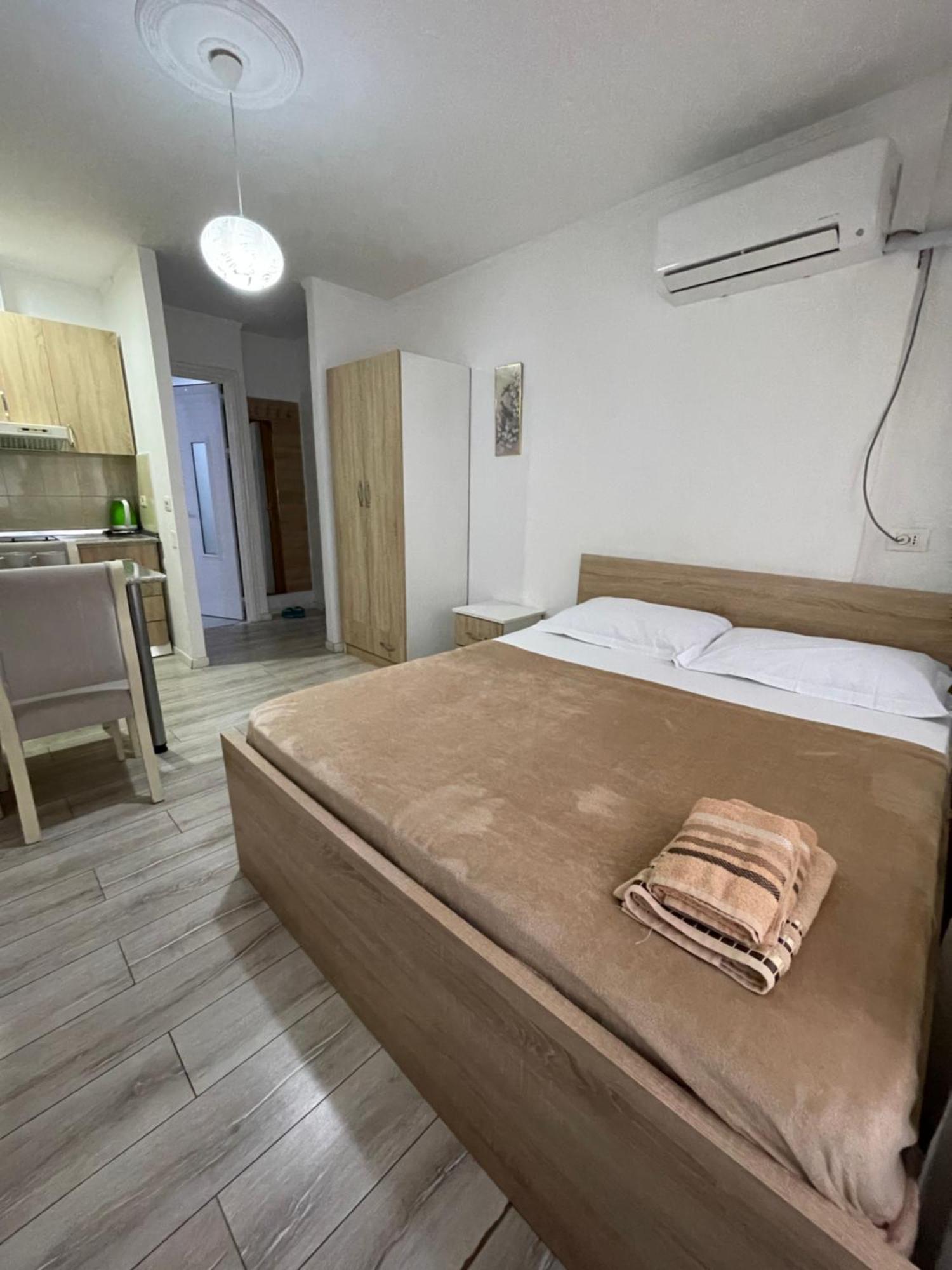 Downtown Modern Studio Apartment Тирана Екстер'єр фото