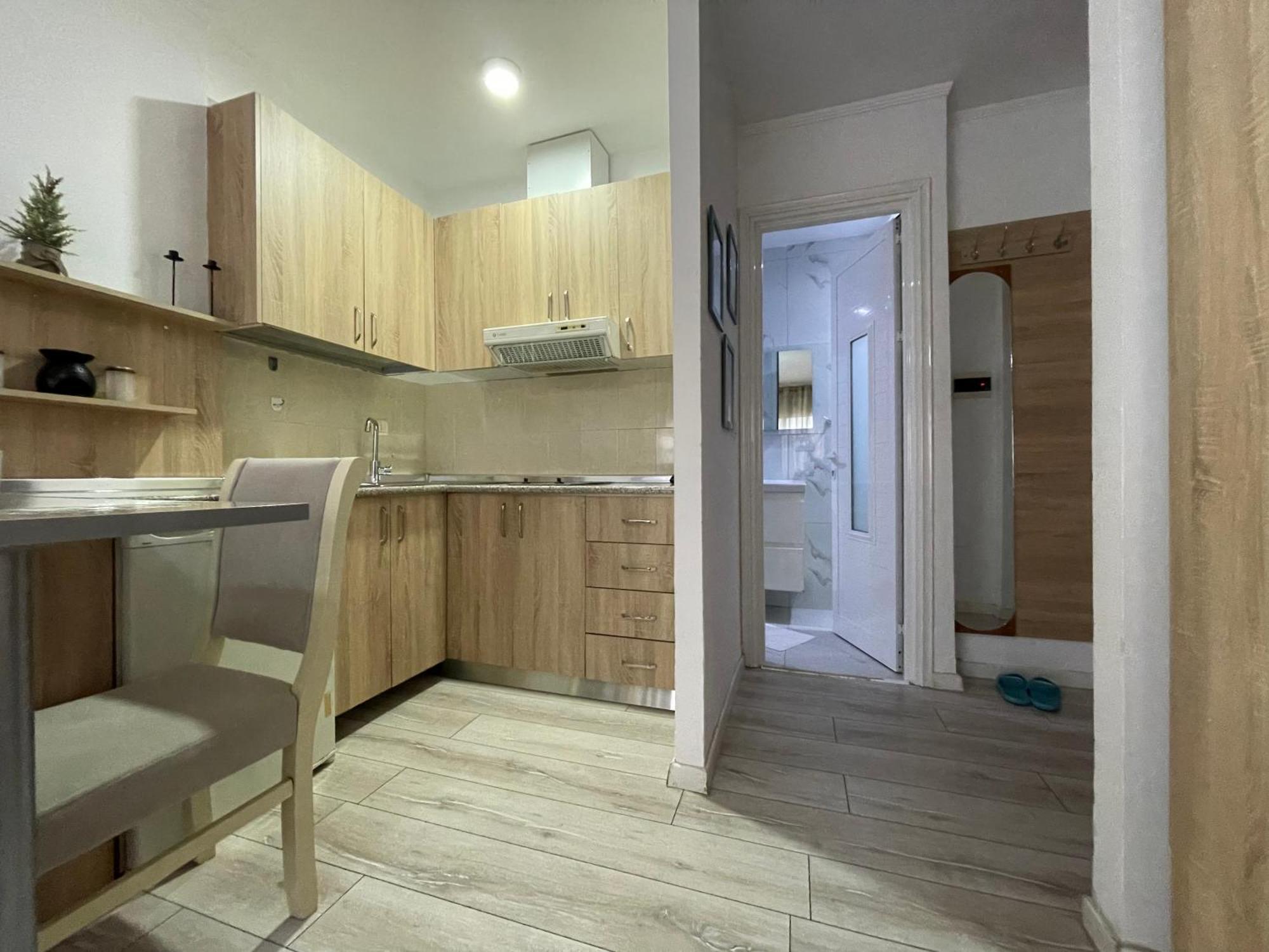 Downtown Modern Studio Apartment Тирана Екстер'єр фото