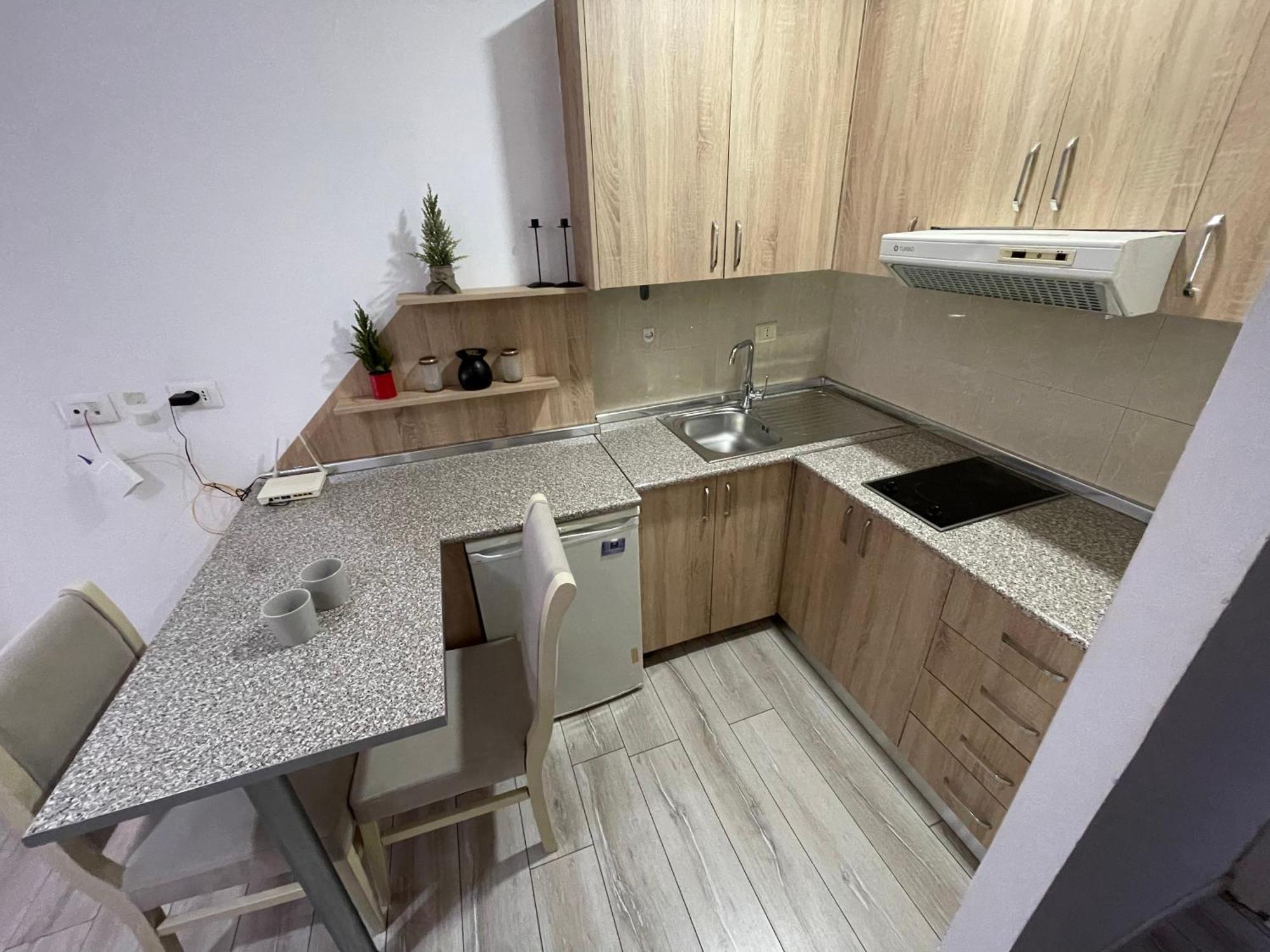 Downtown Modern Studio Apartment Тирана Екстер'єр фото