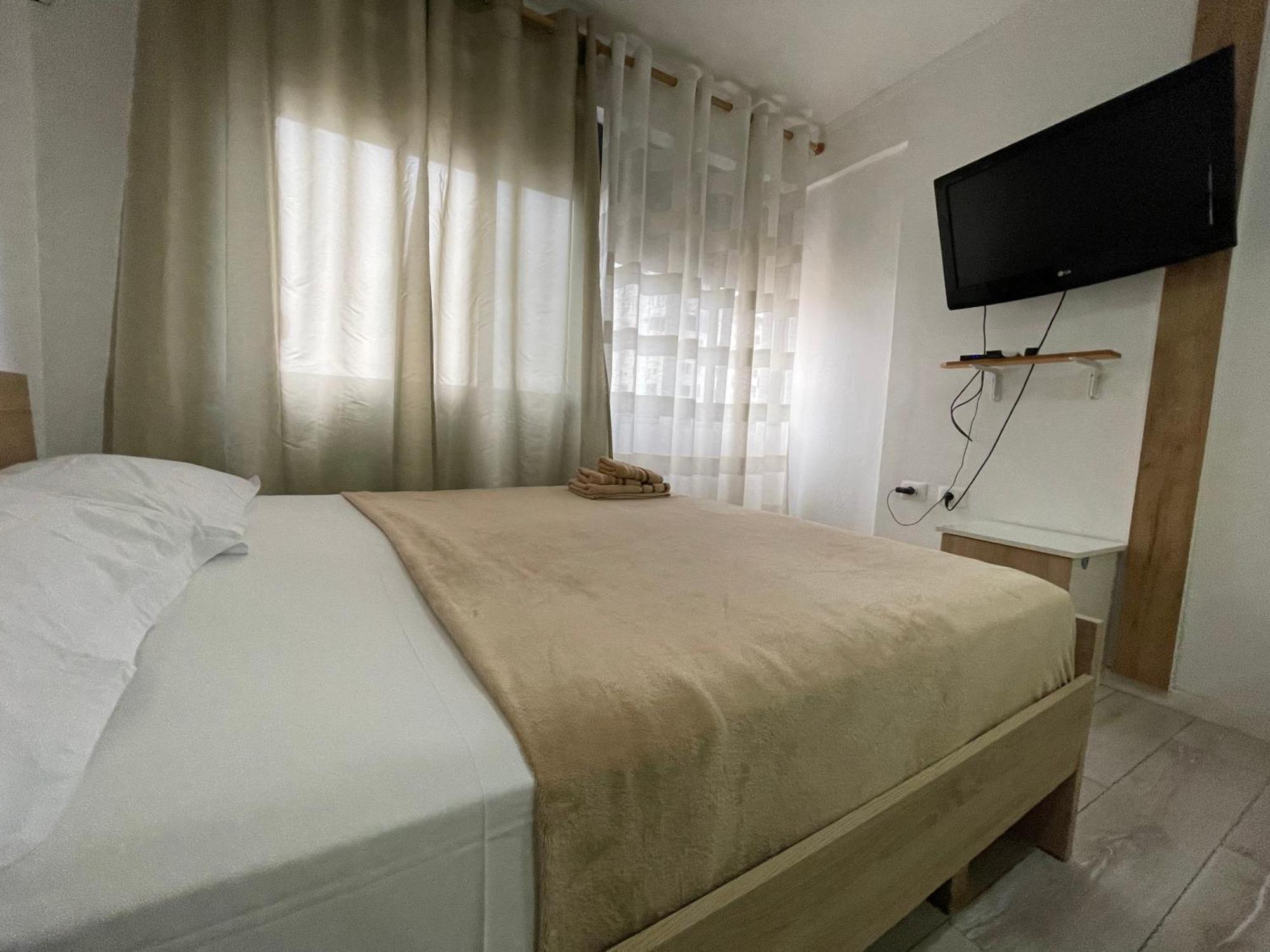 Downtown Modern Studio Apartment Тирана Екстер'єр фото