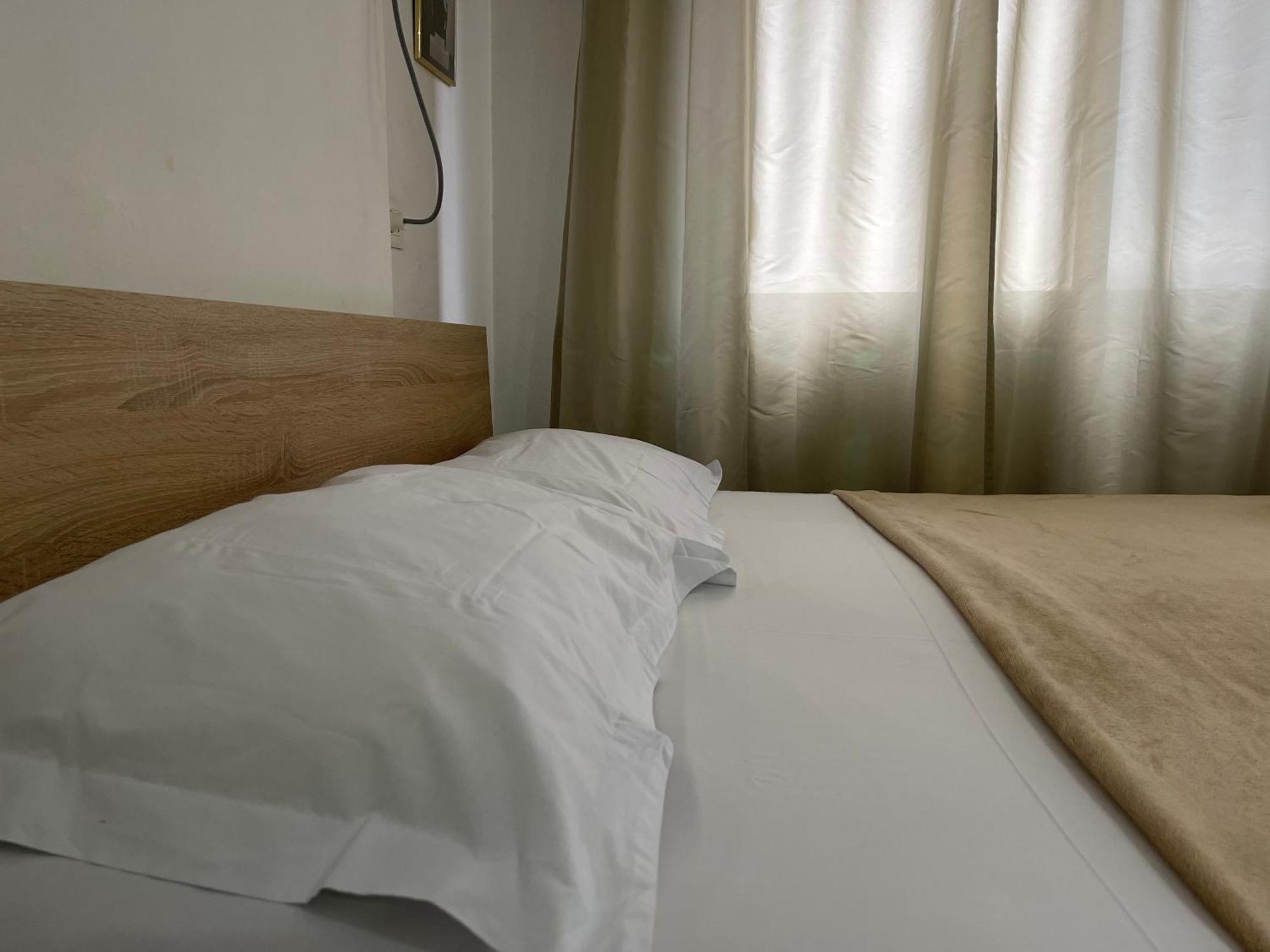 Downtown Modern Studio Apartment Тирана Екстер'єр фото