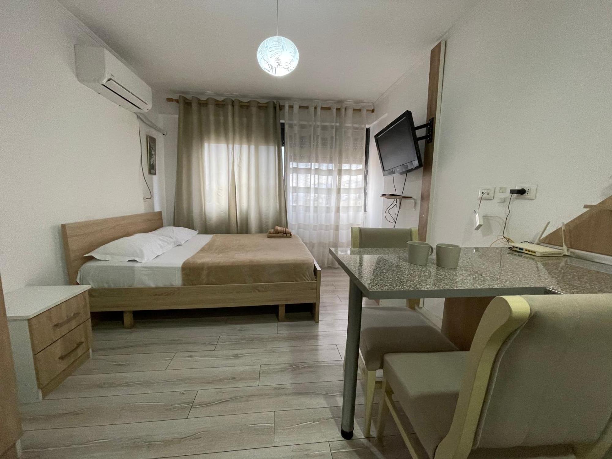 Downtown Modern Studio Apartment Тирана Екстер'єр фото